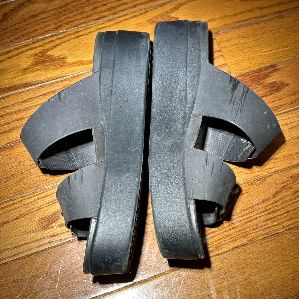 CROCS Black Platform Slide Sandals - Picture 2 of 4